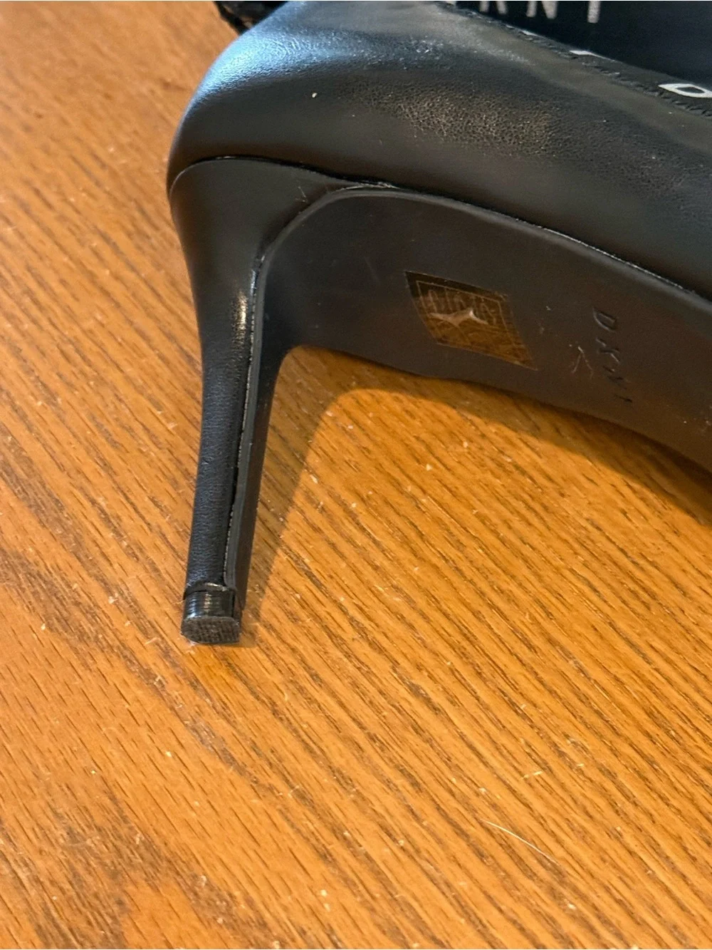 Y2K DKNY Women Katrina Logo Pumps Heels Color Black Size 7